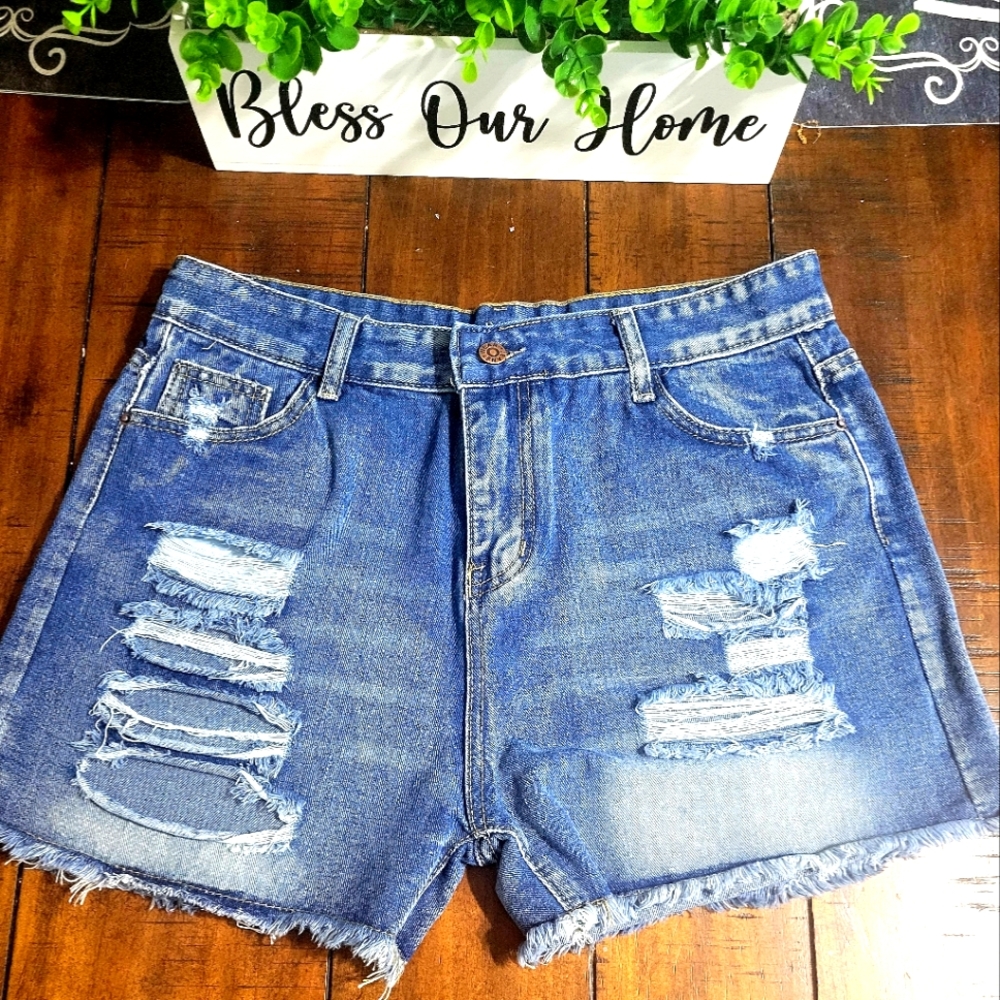 Boutique Jean Shorts w/ stylish distressing. Size Medium, 30" waist 3" inseam